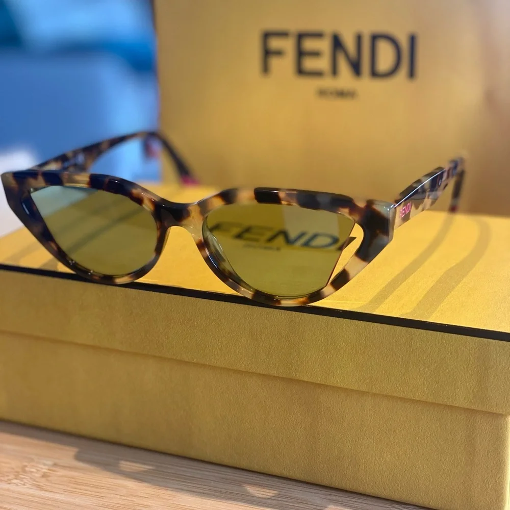 Fendi‎ Cat Eye Sunglasses